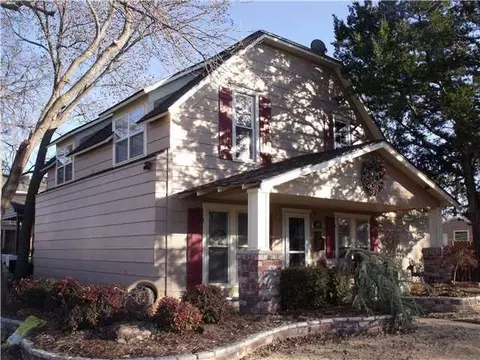 300 E Ayers St, Edmond, OK 73034 photo 2