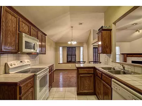 4025 Madison Ave, Moore, OK 73160 photo 3