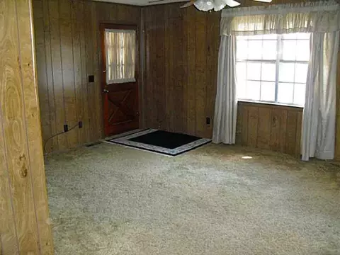 618 E Walnut St, Tecumseh, OK 74873 photo 5