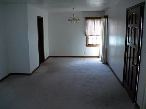 618 E Walnut St, Tecumseh, OK 74873 photo 3