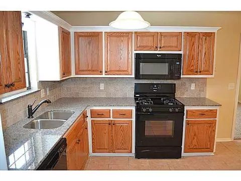 1412 Ridgeway Dr, Moore, OK 73160 photo 6