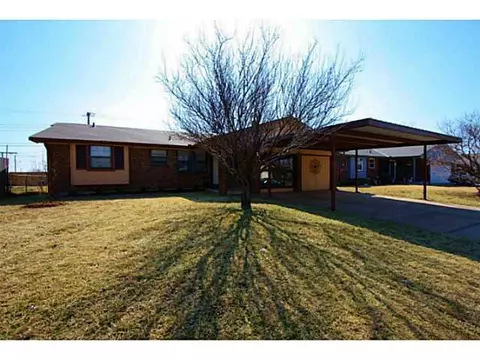 1004 SW 3rd St, Moore, OK 73160 photo 2