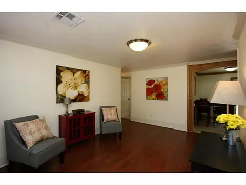 1004 SW 3rd St, Moore, OK 73160 photo 3