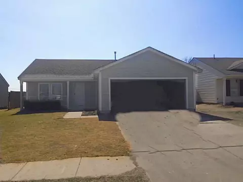 820 Eric Cir, Moore, OK 73160 photo 1
