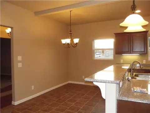 402 E Vilas Ave, Guthrie, OK 73044 photo 4