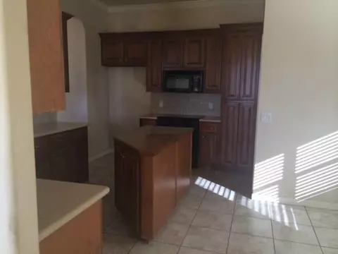 513 Kelsi Dr, Moore, OK 73160 photo 5