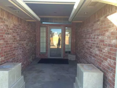 513 Kelsi Dr, Moore, OK 73160 photo 2
