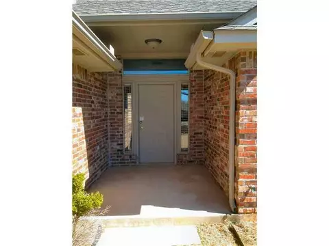 604 Allison Ln, Moore, OK 73160 photo 2
