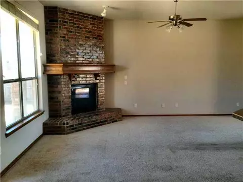 604 Allison Ln, Moore, OK 73160 photo 6