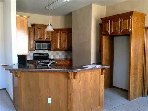 604 Allison Ln, Moore, OK 73160 photo 4