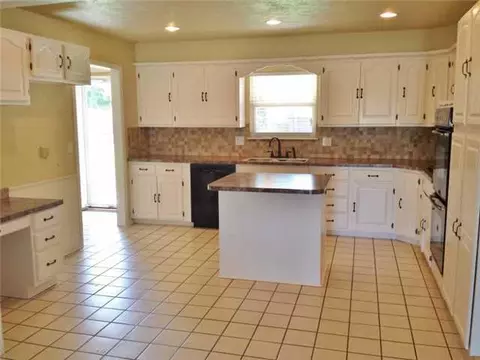 3508 N Thompkins Ave, Bethany, OK 73008 photo 2