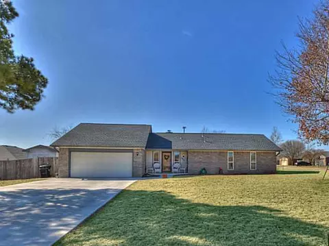 600 Williams Dr, Moore, OK 73160 photo 1