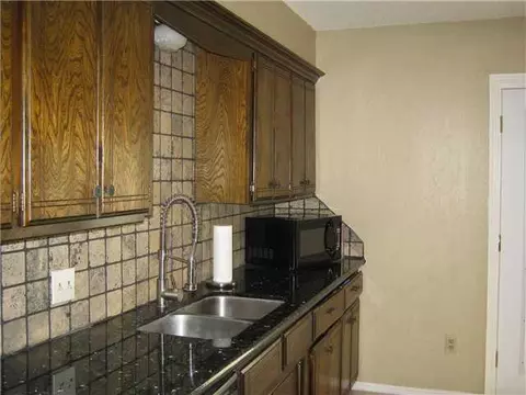 3301 E Noble Dr, Edmond, OK 73034 photo 6