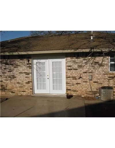3301 E Noble Dr, Edmond, OK 73034 photo 3