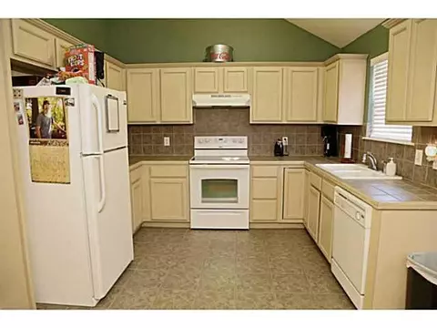 413 Apache Gate Dr, Yukon, OK 73099 photo 9