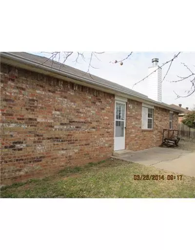 1402 E Wayne St, Shawnee, OK 74801 photo 2
