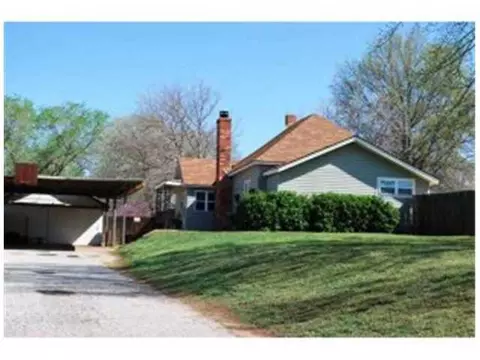 1702 E College Ave, Guthrie, OK 73044 photo 1