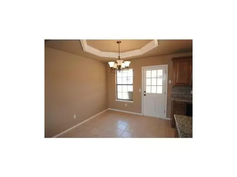 1400 Eagle Dr, Moore, OK 73160 photo 3