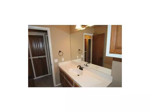 1400 Eagle Dr, Moore, OK 73160 photo 9