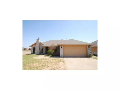 1400 Eagle Dr, Moore, OK 73160 photo 1
