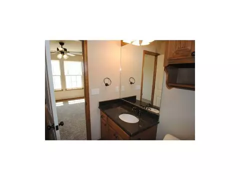 816 Eric Cir, Moore, OK 73160 photo 8
