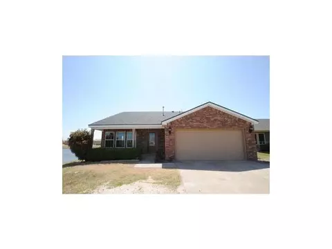 816 Eric Cir, Moore, OK 73160 photo 1