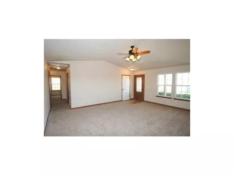 816 Eric Cir, Moore, OK 73160 photo 3