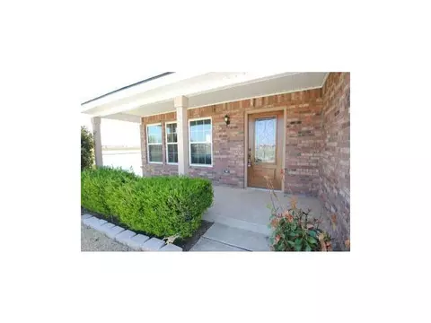 816 Eric Cir, Moore, OK 73160 photo 2