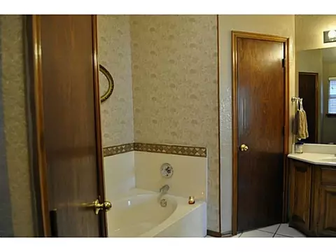 3708 Harmony Dr, Moore, OK 73160 photo 13