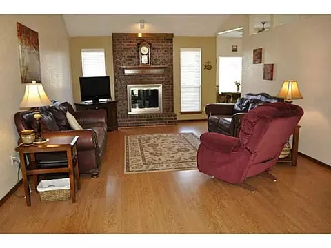 3708 Harmony Dr, Moore, OK 73160 photo 4