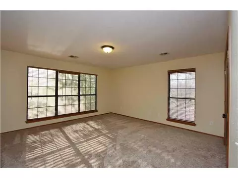 990 N Sara Rd, Tuttle, OK 73089 photo 13