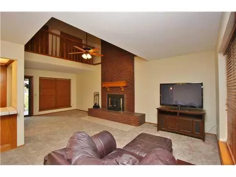 990 N Sara Rd, Tuttle, OK 73089 photo 2