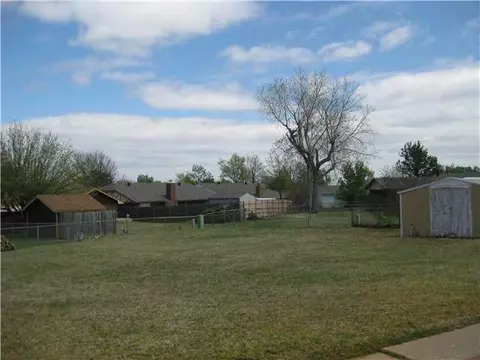 704 Wilkinson Dr, Moore, OK 73160 photo 19