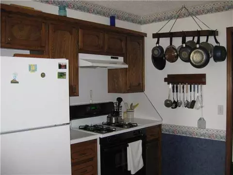 704 Wilkinson Dr, Moore, OK 73160 photo 4