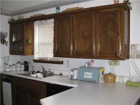 704 Wilkinson Dr, Moore, OK 73160 photo 5