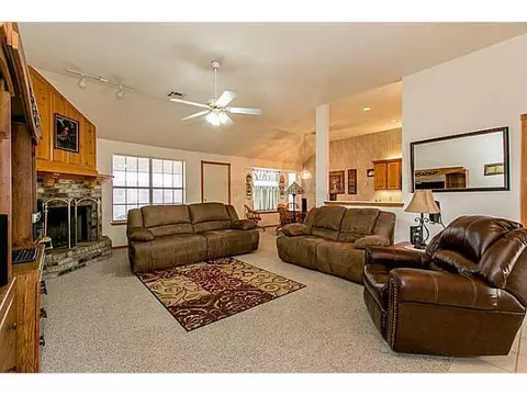 2001 Sarah Ln, Moore, OK 73160 photo 4