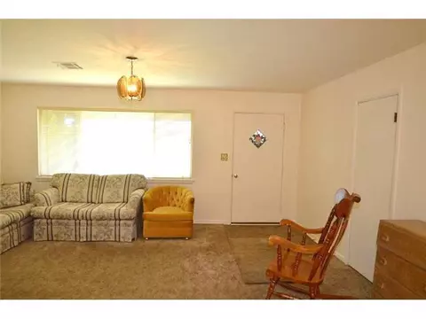 2229 E Robinson St, Norman, OK 73071 photo 2