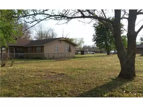 405 SW 5th St, Tuttle, OK 73089 photo 2