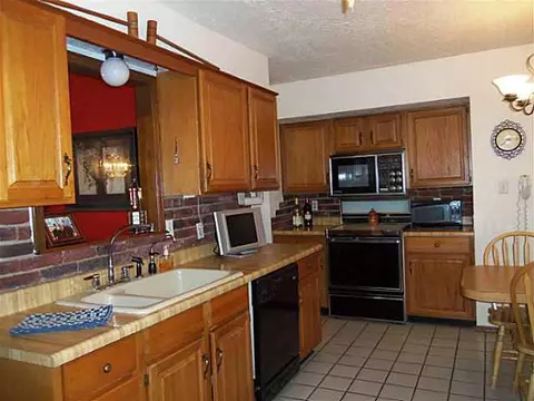3926 Pine Tree Cir, Norman, OK 73072 photo 5