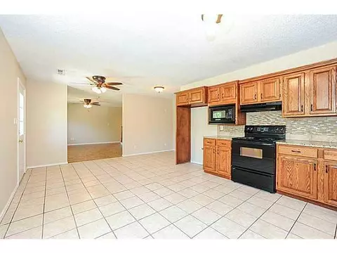 3901 E 32nd St, Edmond, OK 73013 photo 6