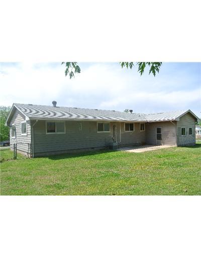400 S Main St, Mcloud, OK 74851 photo 3