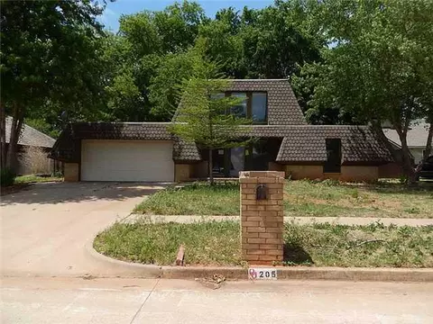 205 Wellington Ln, Moore, OK 73160 photo 1