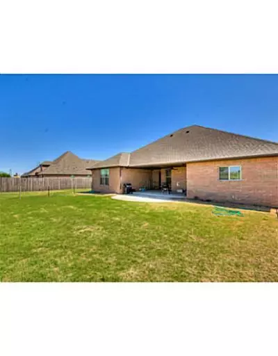 19903 Aaron Dr, Harrah, OK 73045 photo 3