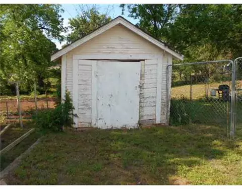 508 E 10th St, Chandler, OK 74834 photo 3