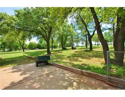 619 Deano Dr, Tuttle, OK 73089 photo 2
