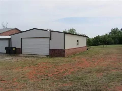 1002 S Czech Hall Rd, Tuttle, OK 73089 photo 2
