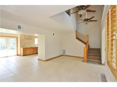 10108 E Rolling Meadows Dr, Mustang, OK 73064 photo 2