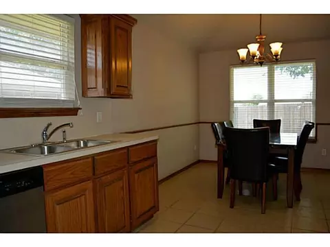 1605 Tara Dr, Moore, OK 73160 photo 10