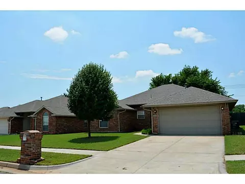 1605 Tara Dr, Moore, OK 73160 photo 2