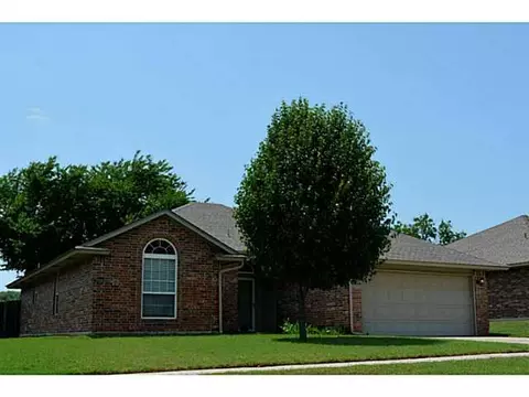 1605 Tara Dr, Moore, OK 73160 photo 1